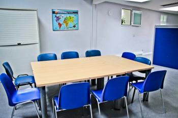 Bureaux - salles de cours ou conférences - espaces de travail